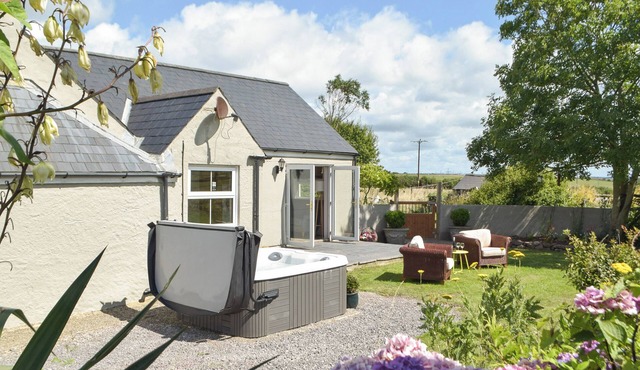 2 bedroom accommodation in Stackpole