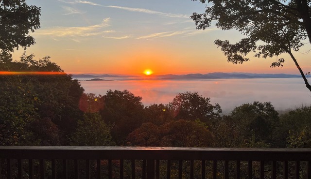 2-bedroom cabin with sunrise mountain views Murphy NC