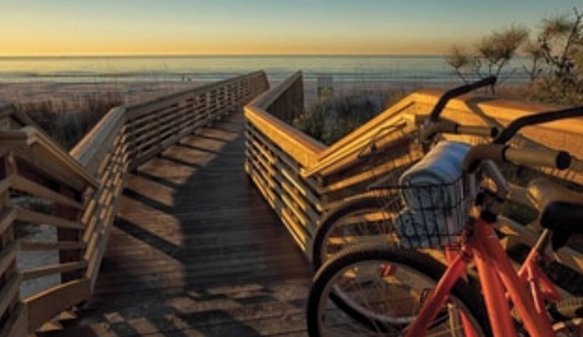 2-bedroom resort in superb Hilton Head Island with AC, fitness room, WiFi