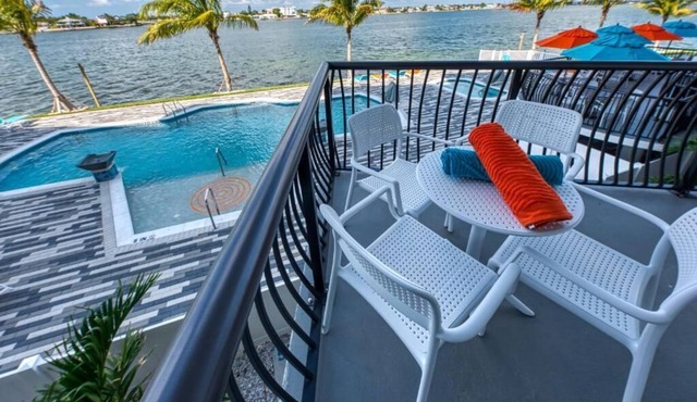 2 Spacious Suites by the Bay – Walk to Everything in Treasure Island!