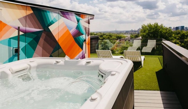 2800 · ✨DOWNTOWN MANSION ROOFTOP HOT TUB ELEVATOR THEATRE