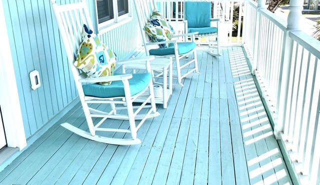 3 bedroom 2 bath. This house is available weekly and long term rental. SNOWBIRDS