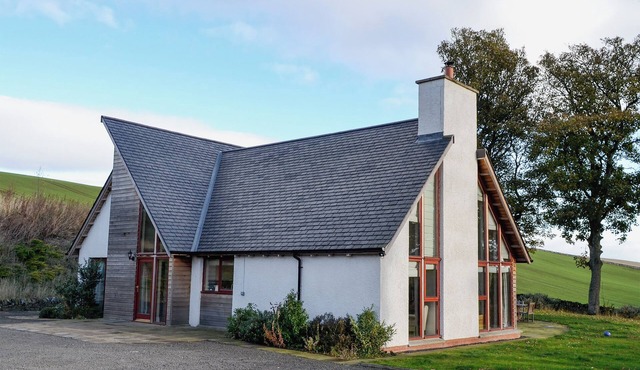 3 bedroom accommodation in Invergowrie, near Dundee