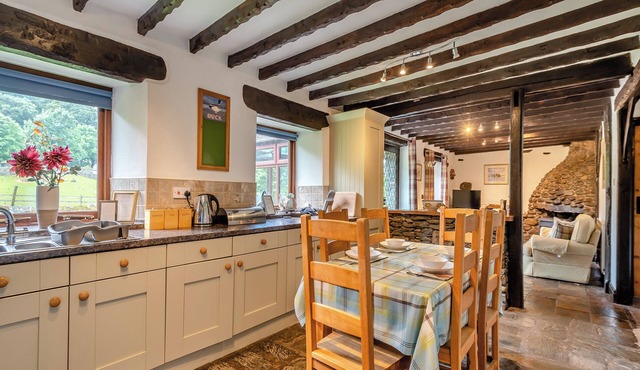 3 bedroom accommodation in Bampton