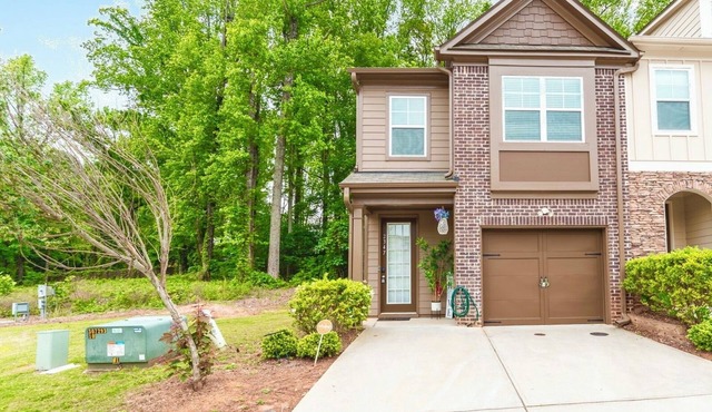 3-bedroom Modern Townhome in charming Lithonia!