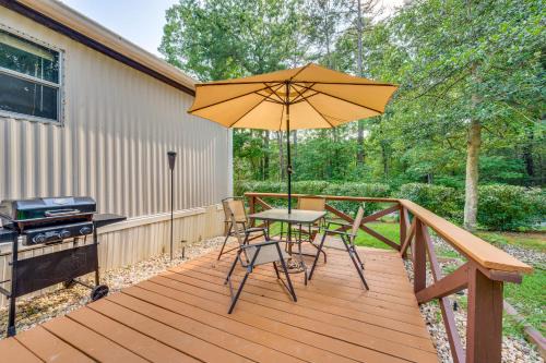 3 Mi to Badin Lake: Quiet New London Retreat