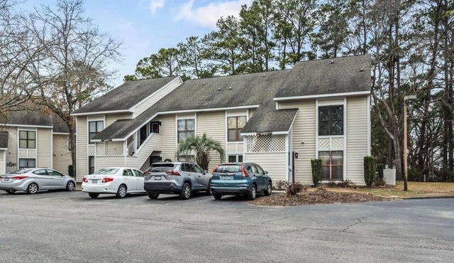 3 Miles from beach. 2-bedroom, 2 bath condo in Little River with 3 beds.