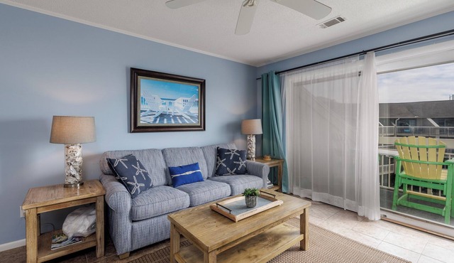 320 Breakers: Penthouse, Waterfront Villa. 1 Bed. 1 Bath. Sleeps 4.