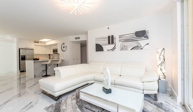 3208 Luxury 3 Bed 2 Bath Apartment Yacht Club Aventura