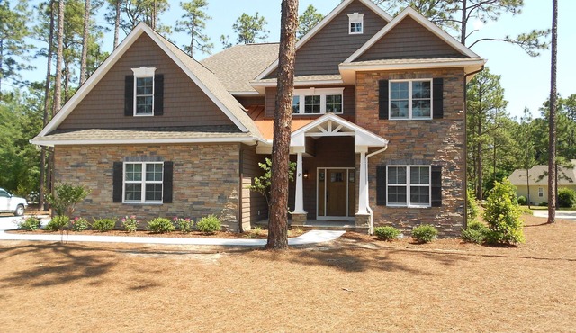 3500 Sq. Ft., 12 Beds, 6 Bedrooms, Convenient Location