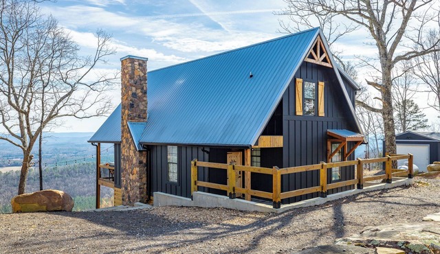 3BR cabin Lookout Mountain! Stunning View, Hot Tub, Fire Pit, Hiking, Fishing