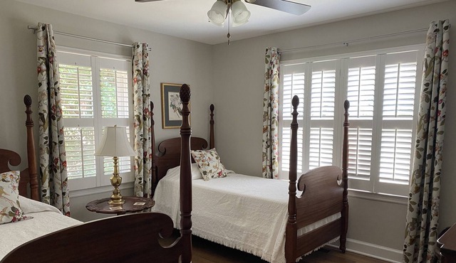 3br MASTERS WEEK! Sleeps six! Walking distance to Palmetto GC or Bruce's Field