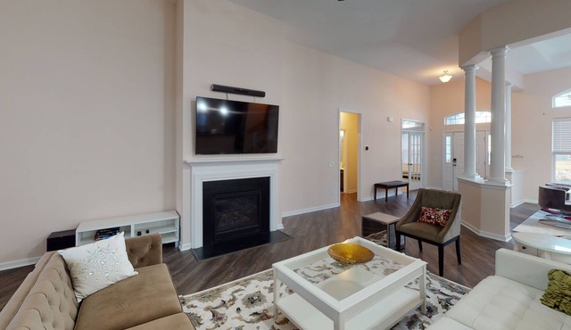 4,000 sq ft Home with Full-Sized Office (1GB Internet), Billiards, Private Yard