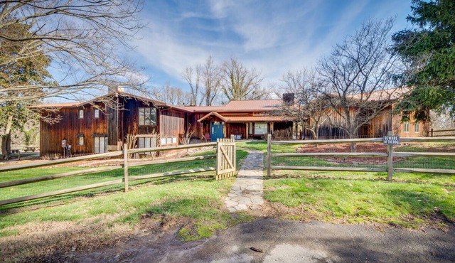 4 bed 4 bath pool and hot tub overlooking the river
