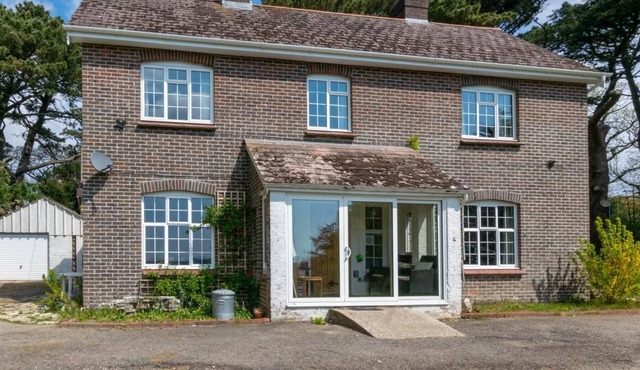 4 Bed in Harmans Cross (oc-wy278)