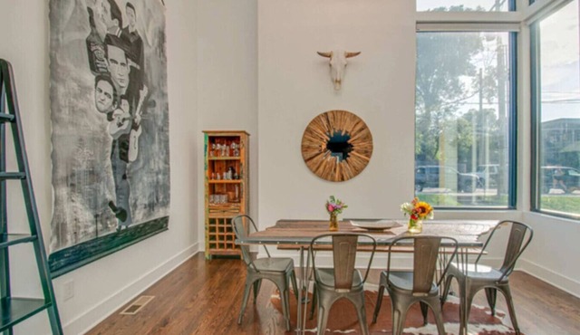 4BR Nashville Retreat w/Rooftop Deck, Mins 2 Dtwn