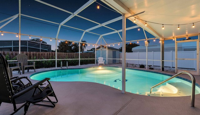5-Bedroom Sarasota Retreat with Heated Pool mins to Siesta Beach/NO CLEANING FEE