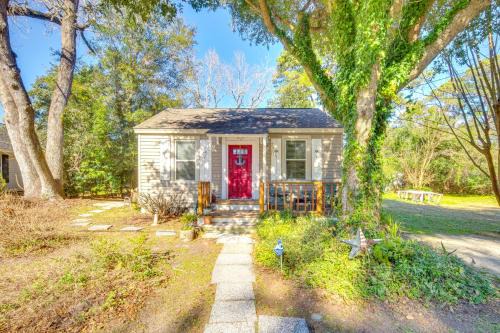 5 Mi to Downtown Beaufort: Pet-Friendly Cottage!