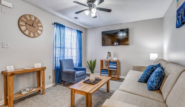 5 Min to Downtown & Hospital - Bluff City Bungalow