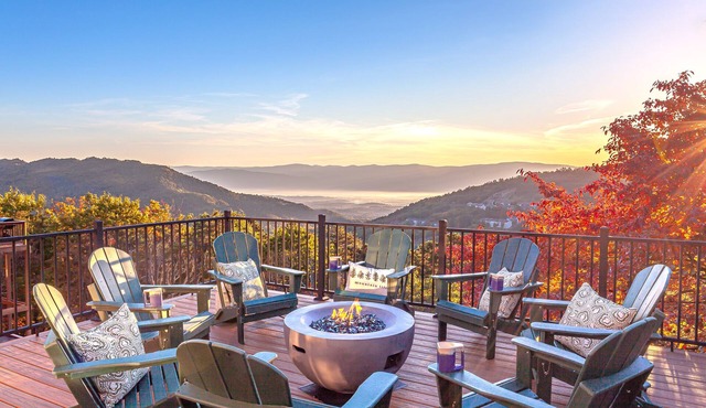 5BR w/epic views, 2 decks, game rooms, EV, one-step entry, family-friendly!