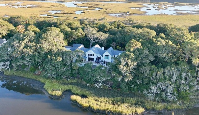 6 Bedroom Marsh front Farm House Estate - New Construction - Sleeps 20!