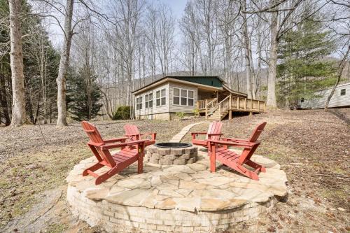 7 Mi to Lake Chatuge: Creekside Cabin w/Decks!