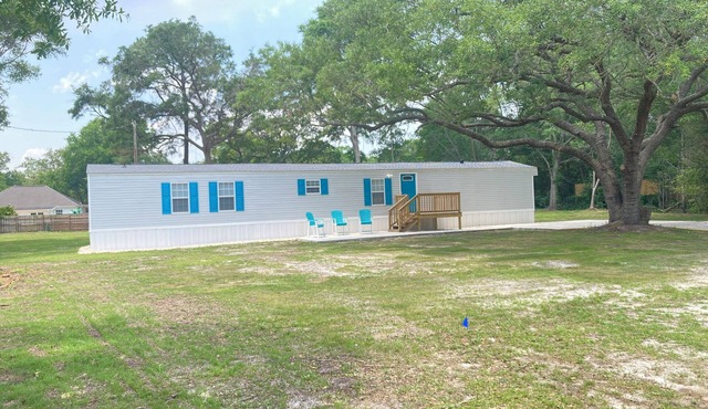 8 minutes to Marshwalk, 3-bedroom house with Huge Yard & WiFi in Murrells Inlet