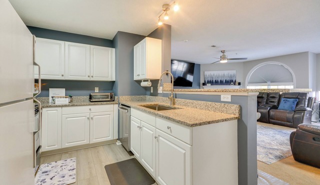 9 Mi to Uncg & Dtwn: Suburban Family Condo