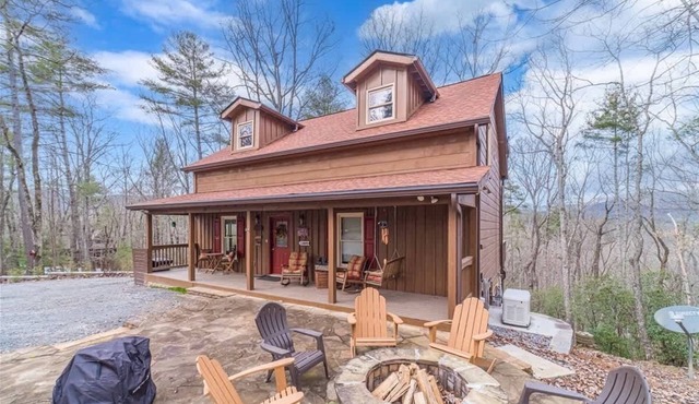 A BEAR HUG - 3 BR 3.5 BA LUXURY CABIN W/GAME ROOM