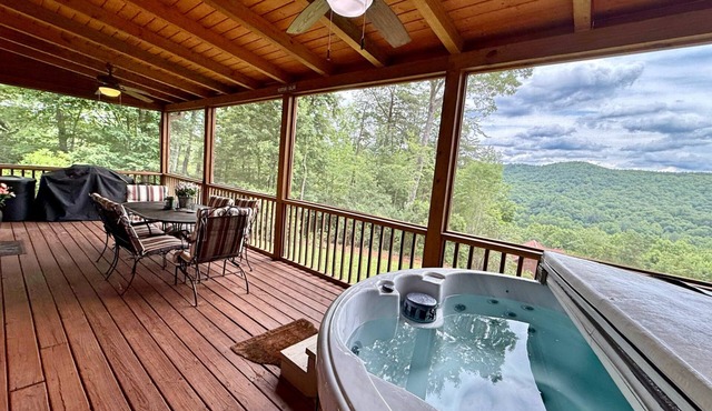 A View From Above - Dog Friendly w/Screened in Porch and Hot Tub, Near Helen GA