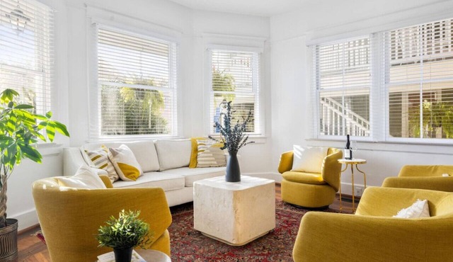 A1 at Saint Philip Square, One Block to King, Vibrant Historic Retreat