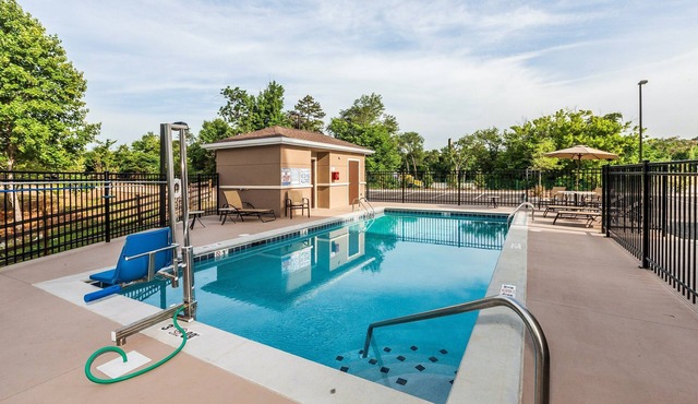 Accessible 1BR Suite w/Daily Breakfast + Pool