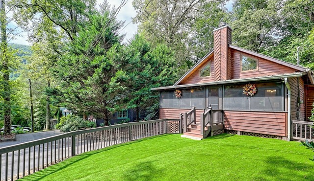 Adorable Cabin near Lake Burton with amazing views - Pet Friendly!