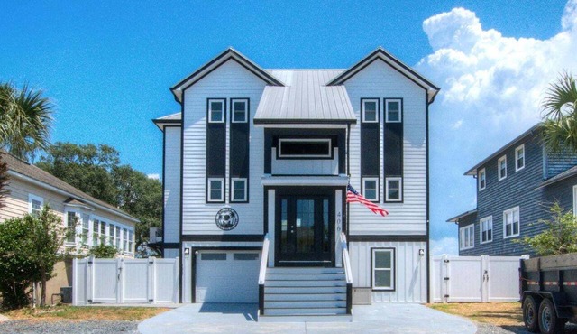 Adventures on Yacht: Elegant 5BR/5BA, Waterway, Dock, Pool, Hot Tub, Sleeps 11