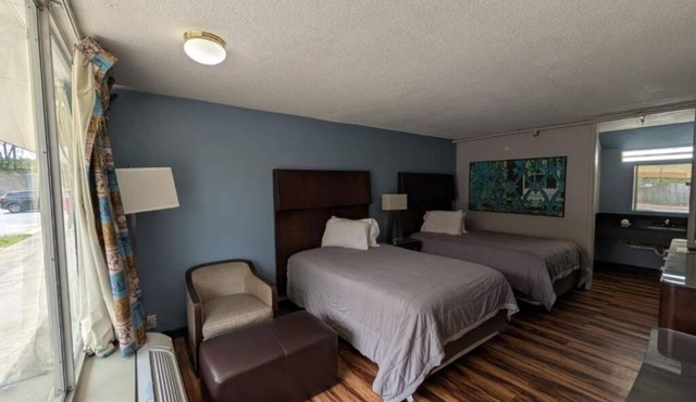 Affordable 2-Room Suite Near Atlanta– Easy Access to Attractions and City Advent
