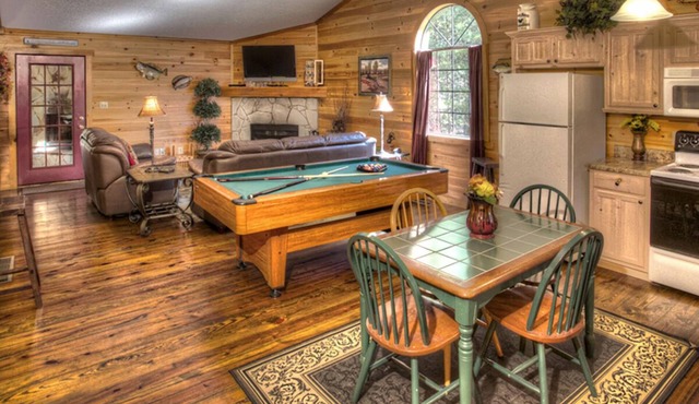 Alpine Escape - 2BR Cabin with Screened in Porch, Outdoor Fireplace and Hot Tub