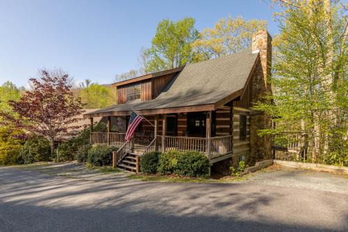 Altitude Adjustment - Seven Devils cabin with Hot Tub Pet Friendly Fireplace