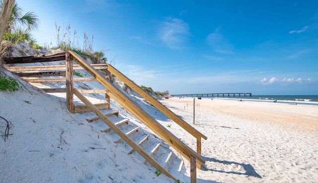 Amazing Ocean Views, Steps to Beach, Walk to Restaurants, Shops, and Pier! $300 in Free Tickets!