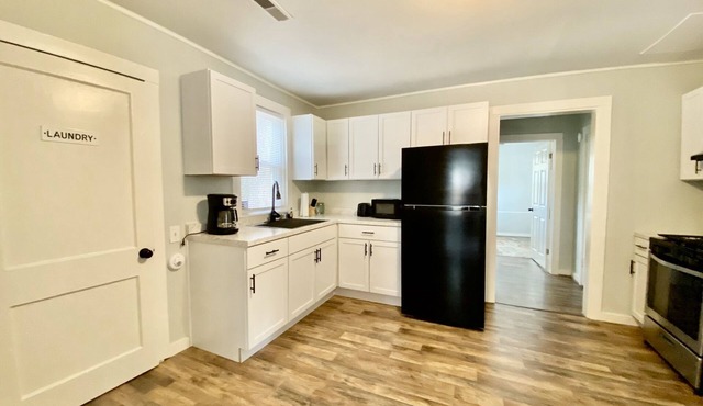 Anchors Away Cottage! Great Location - sleeps 4!