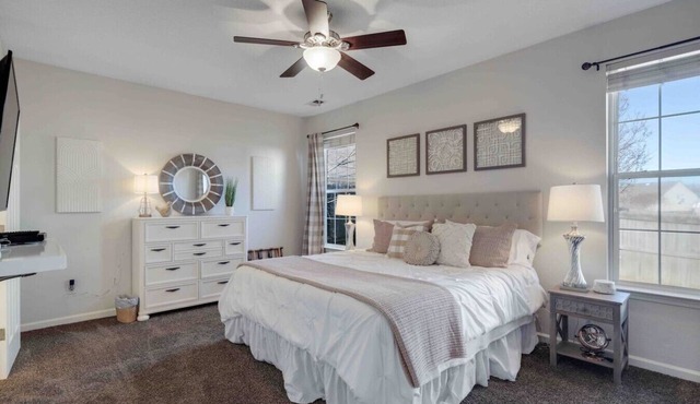 Arlington/65” HDTV/25 min to BLUE OVAL/garage