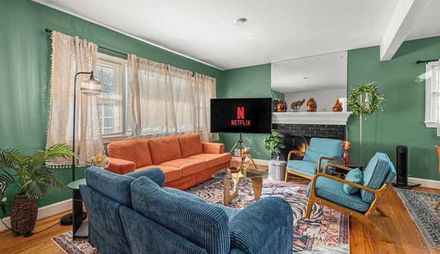 Arlington Charm Cozy 5BR Home Sleeps10 Near DC