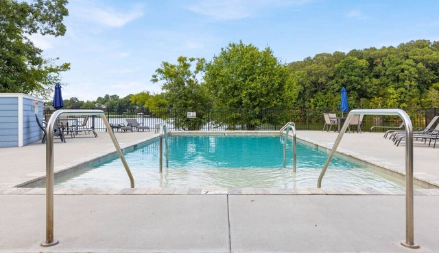 Barefoot Dreams Waterfront w/Flat Lot, Pool, Paddleboards