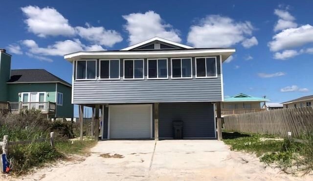 Beach Breezes – Coastal Comfort with Stunning Ocean Views