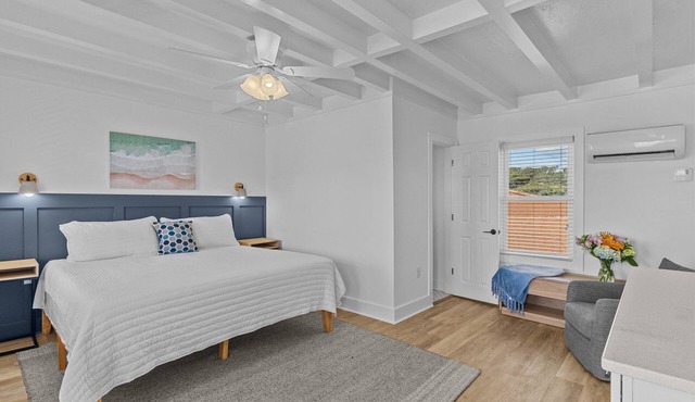 Beach House OKI - Premium King Room - in hotel on Oak Island, North Carolina