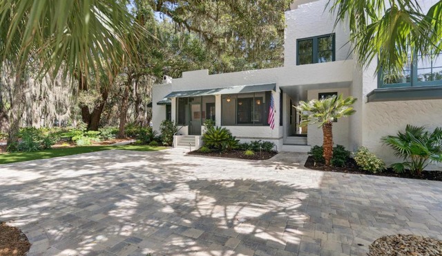 Beach Music - Charming St Simons Island Beach Cottage - Steps to Village!