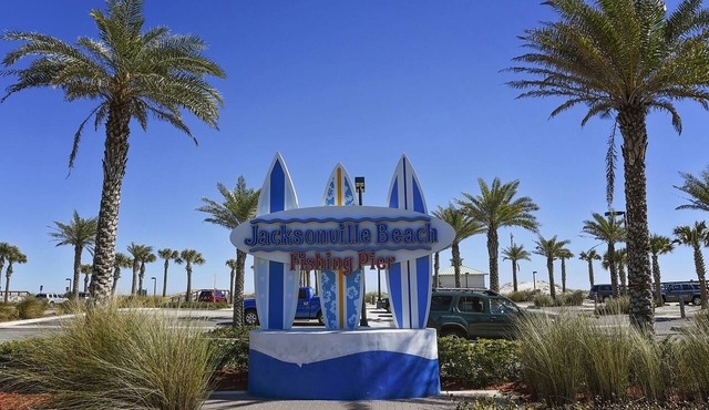 Beachside! Jacksonville Beach Condo-Close to Mayo Clinic