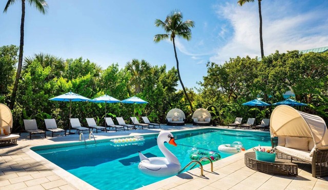 Beachside Solace: Room for Your Perfect Vacation | 3 Family Ready Stays