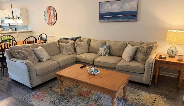 Beautiful 1st Floor, Pet Friendly Condo in Barefoot Landing