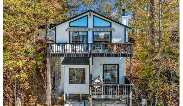Beautiful 3-bedroom/2-bath home overlooking Center Hill Lake.