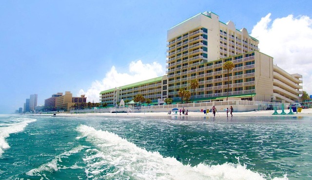Beautiful, Affordable, 5th floor Ocean Front Condo Studio - Pools are open!